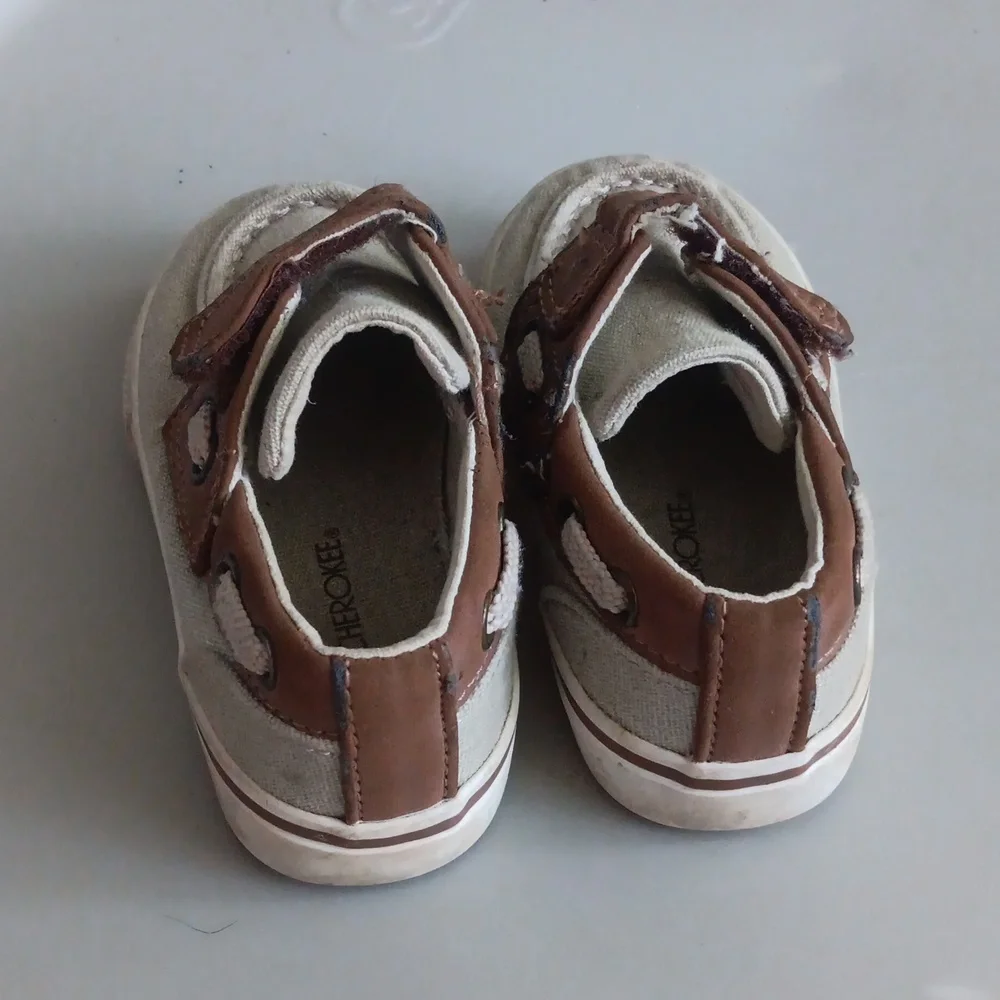 Cherokee velcro closure